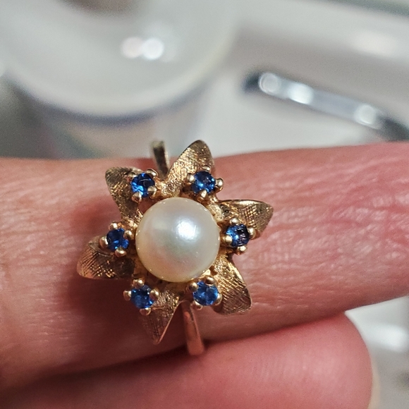 10k gold ring from birks. Vantage gold ring with natural pearl and shaphir - Picture 3 of 11
